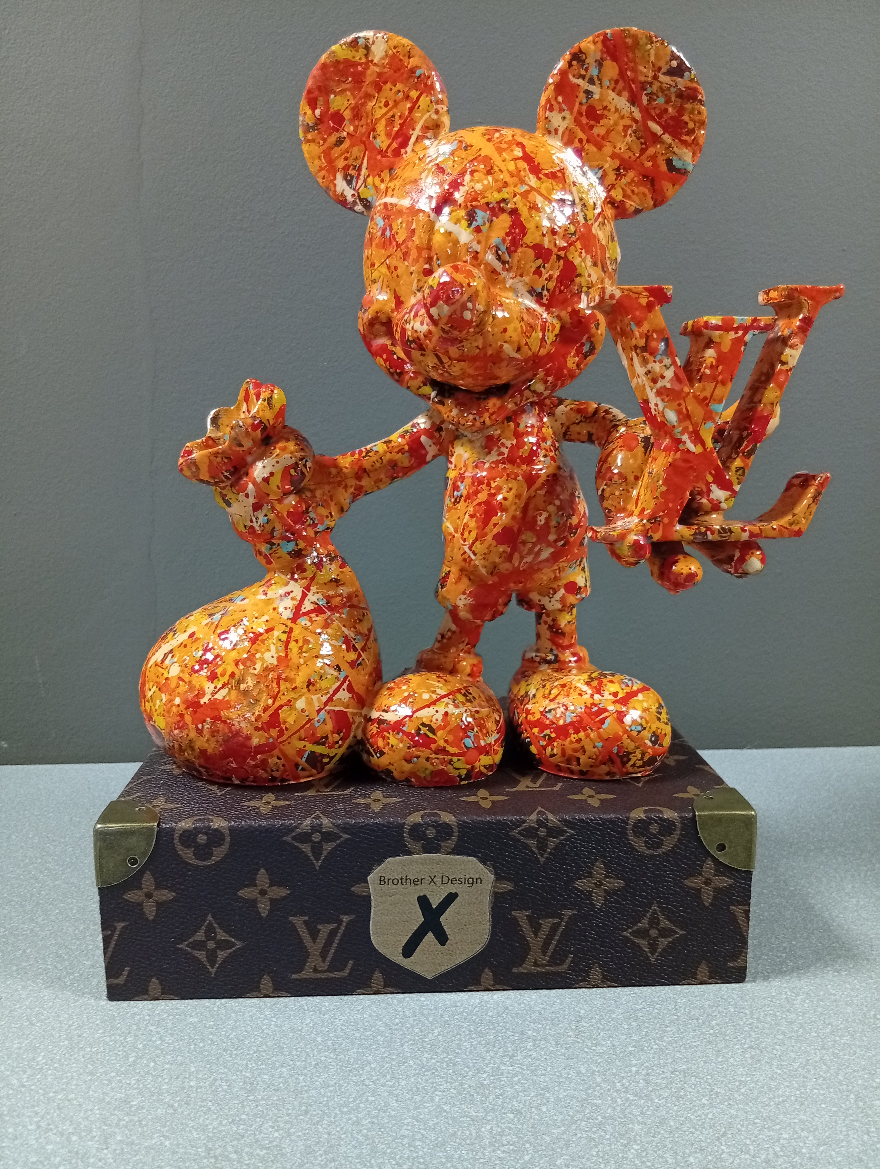 Mickey loves Money & Fashion - LV Gallery edition